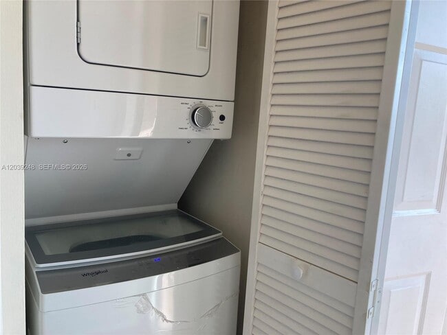 Photo - 10605 NW 11th St Unidad 206