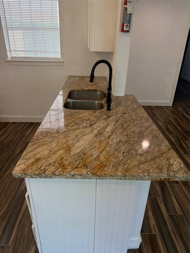 Photo - 8920 Duane St