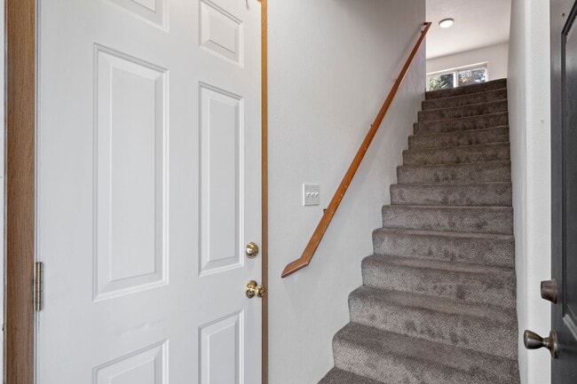 Photo - Downtown / Peaceful Valley 2 Bed 2 Bath ho...