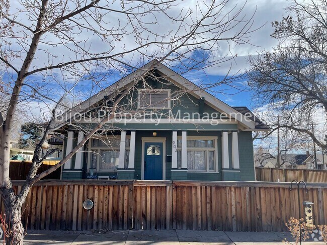 Building Photo - Charming Downtown Bungalow Rental