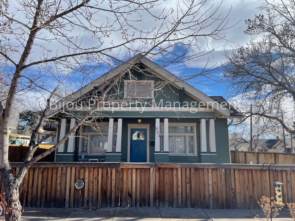 Charming Downtown Bungalow - Charming Downtown Bungalow