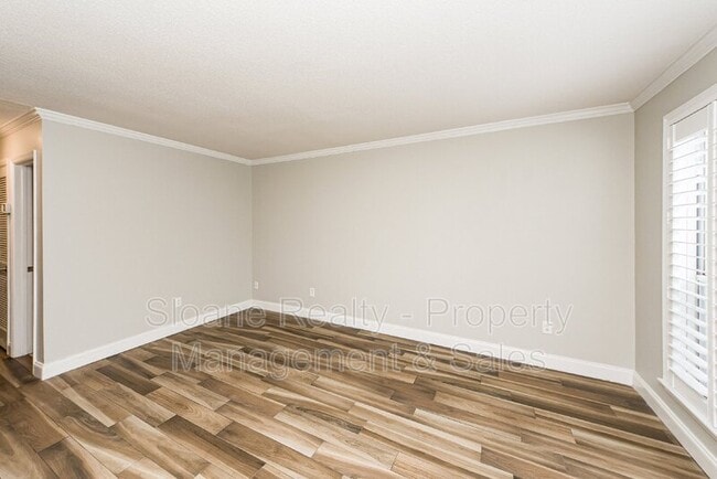 Photo - 252 Howle Ave
