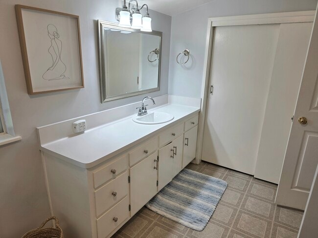 Photo - 2014 Hatch Rd Unit Private Studio Available Now