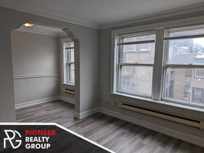 Building Photo - 429 W Roscoe St Unit 425-104