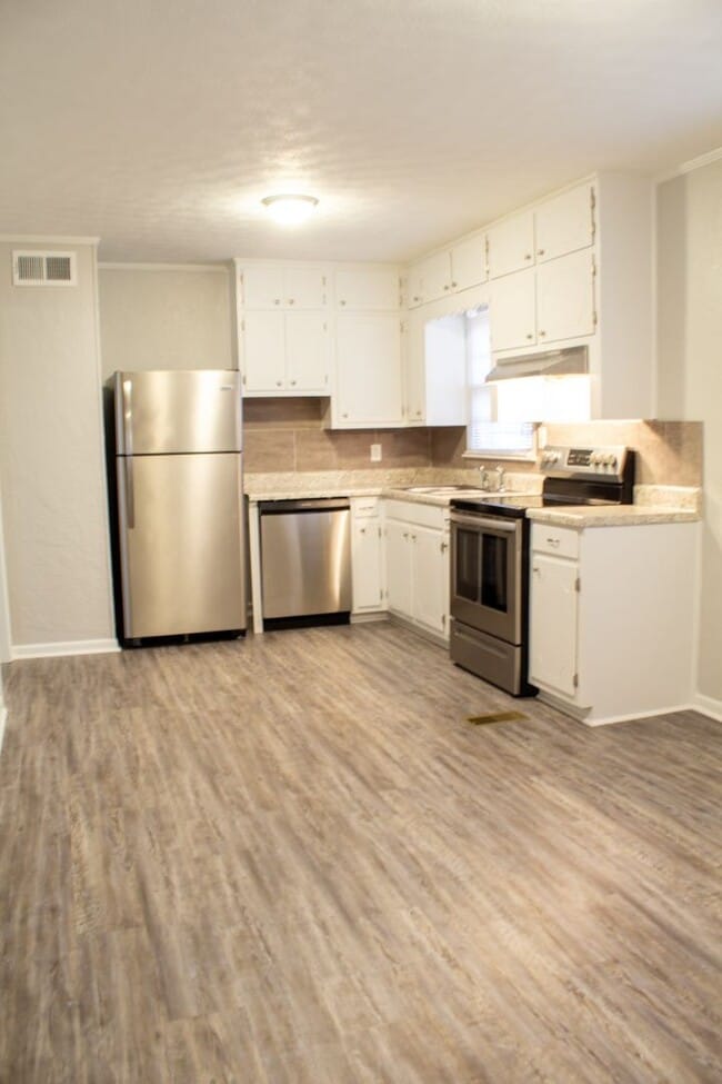 Building Photo - 111 Marie Ave SW