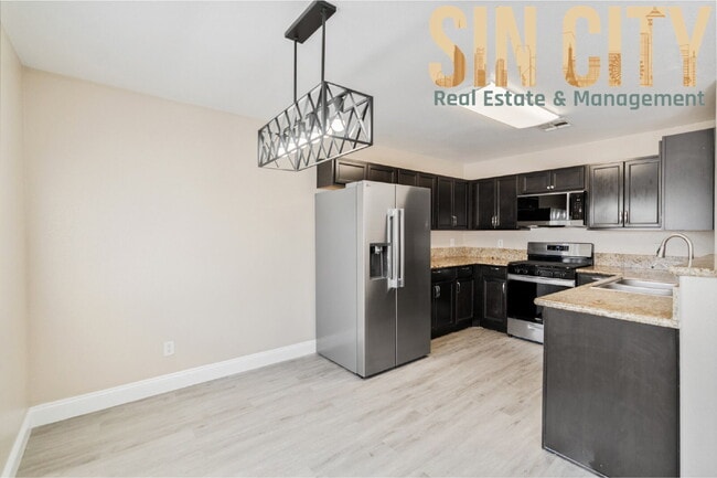 Photo - 5022 Sapphire Light St