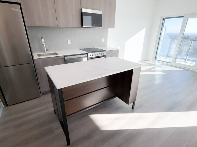 Building Photo - 7439 Kingston Rd Unit 808