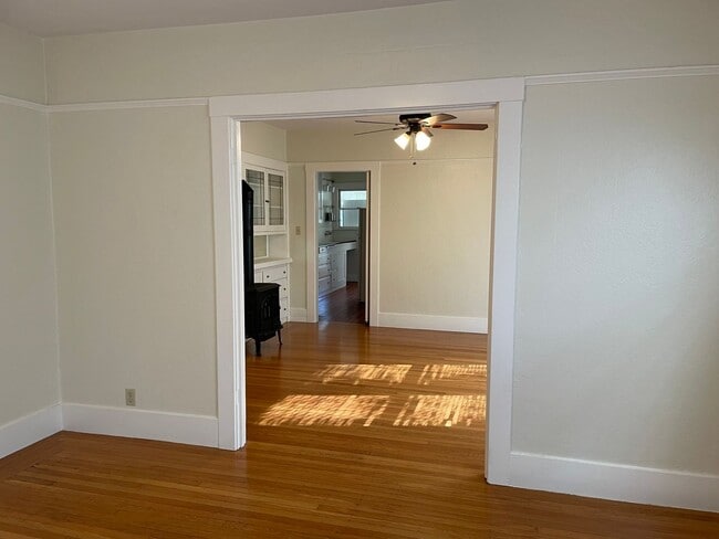 Photo - 35THST927 Unit #2