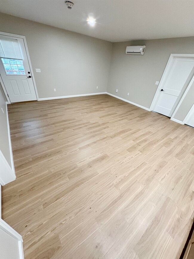 Photo - 15 Mountain Rd Unit 202