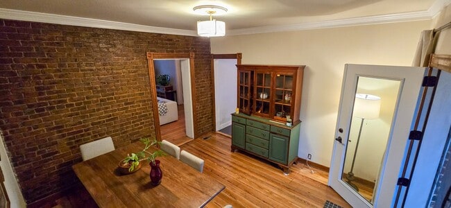 Photo - 209 W Clay St