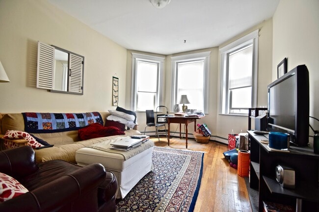 Building Photo - 9 Colborne Rd Unit 12A