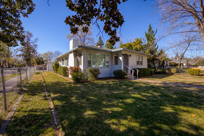 Front Fenced Yard - 1654 Verda St Casa