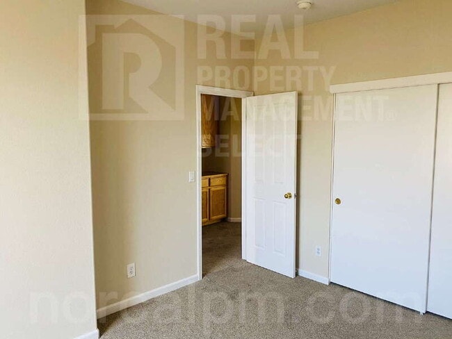 Photo - 116 Burgundy Ct