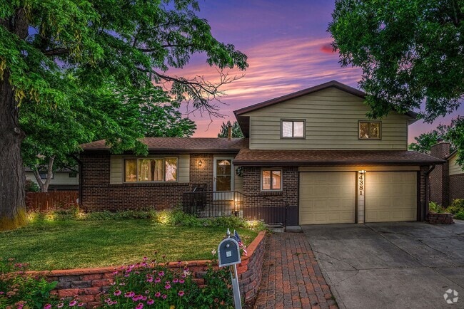 Building Photo - Spacious 5 Bedroom in the Heart of Littleton! Rental