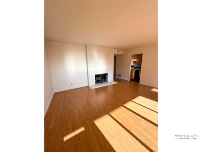 Building Photo - TIBURON! 2BR/2BA GROUND LEVEL UNIT WITH BE... Rental