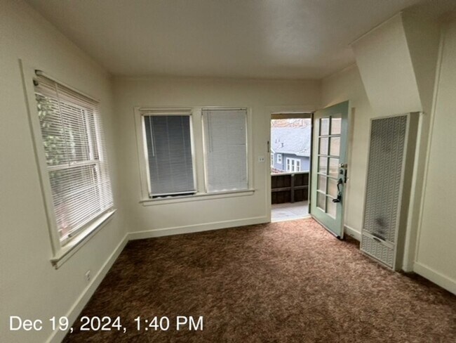 1109 Oak St Unidad 1109.5 Oak Street