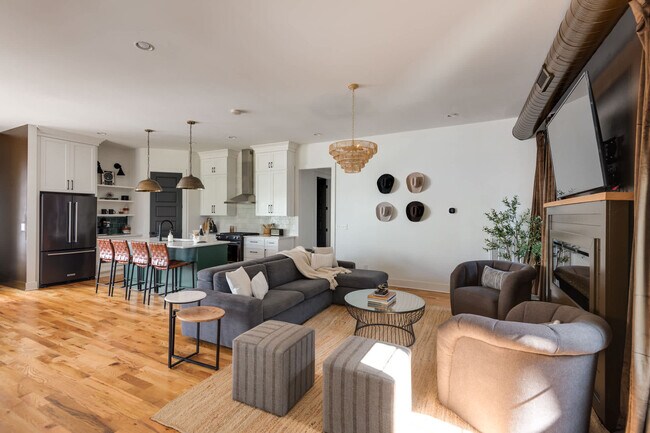 Building Photo - 1113 Wade Ave