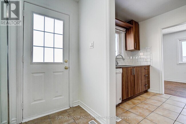 Photo - 7 Town House Crescent