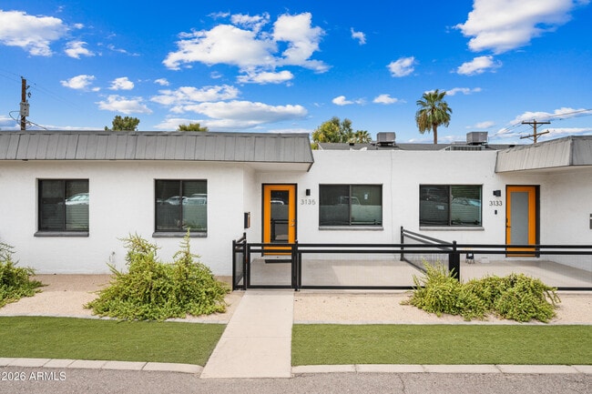 Building Photo - 3131 E Fairmount Ave Unit # 3135