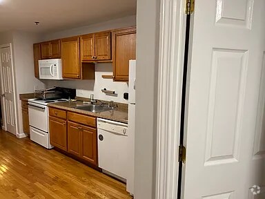 Building Photo - 22 High St Unit 11 Rental