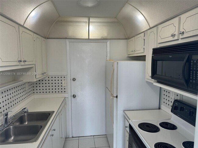 Photo - 12590 NE 16th Ave Unit 411