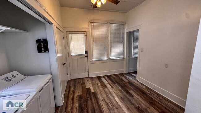 Photo - University Area 4bd/2ba With Private Backy...