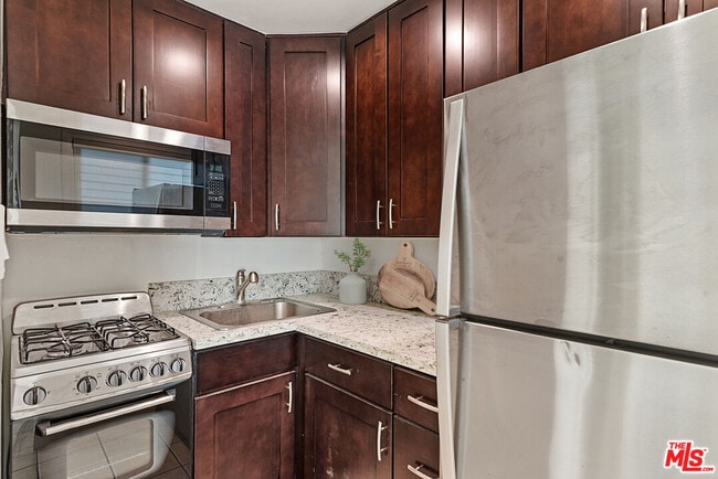 Photo - 2400 Vanderbilt Ln Unit 2402D