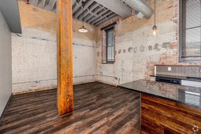 2BR, 2BA - 830SF - Dining Room