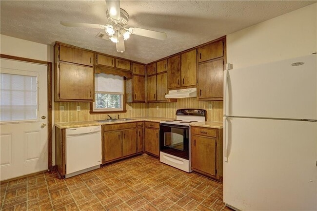 Photo - 2233 Davis Rd SW