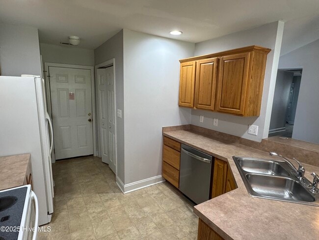 Photo - 202 Two Oaks Ct
