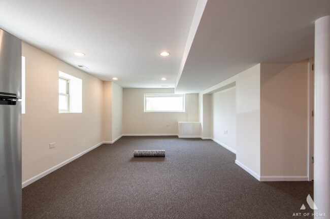 Photo - 3301 N Kilbourn Ave Unit G