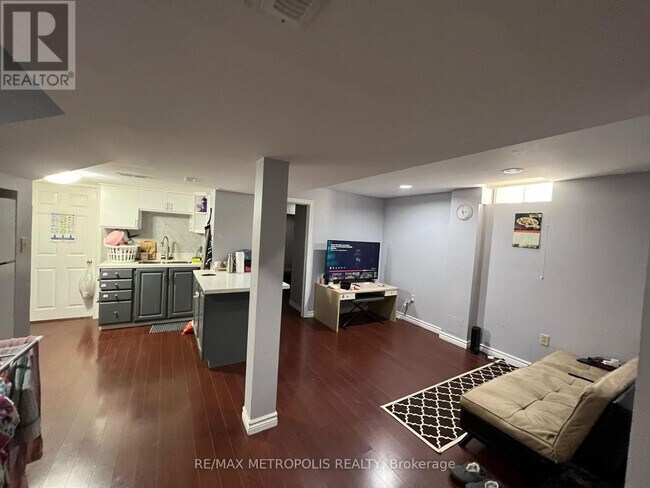 Photo - 5884 Chorley Pl