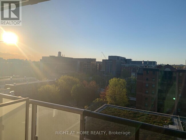 Photo - 1030 King St W Unit 834