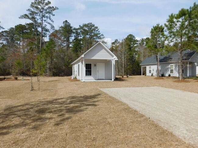 Photo - 240 Alexander Wy S