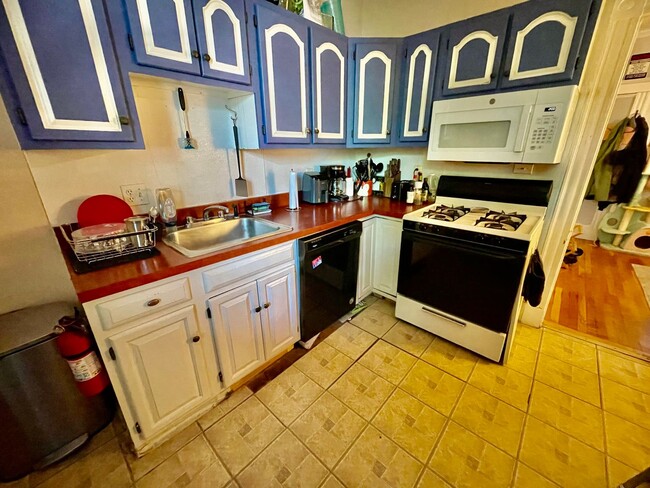 No Brokers Fee, Heat, Hot Water Included, In-Unit Washer and Dryer, Parking Included, Patio - No Brokers Fee, Heat, Hot Water Included, In-Unit Washer and Dryer, Parking Included, Patio