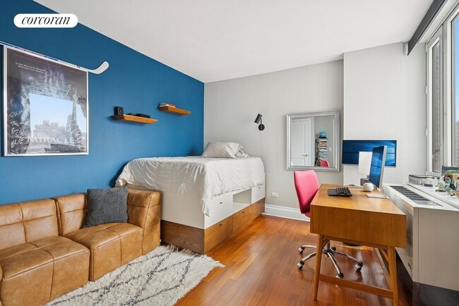 Photo - 300 E 77th St