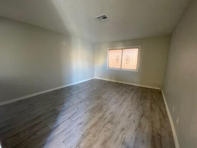 5215 Gray Ln Unit B
