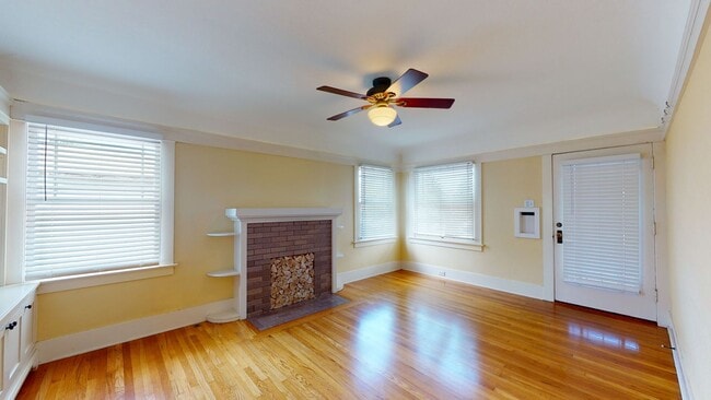 Building Photo - Beautiful Craftsman 2 Bedroom North Park Home!