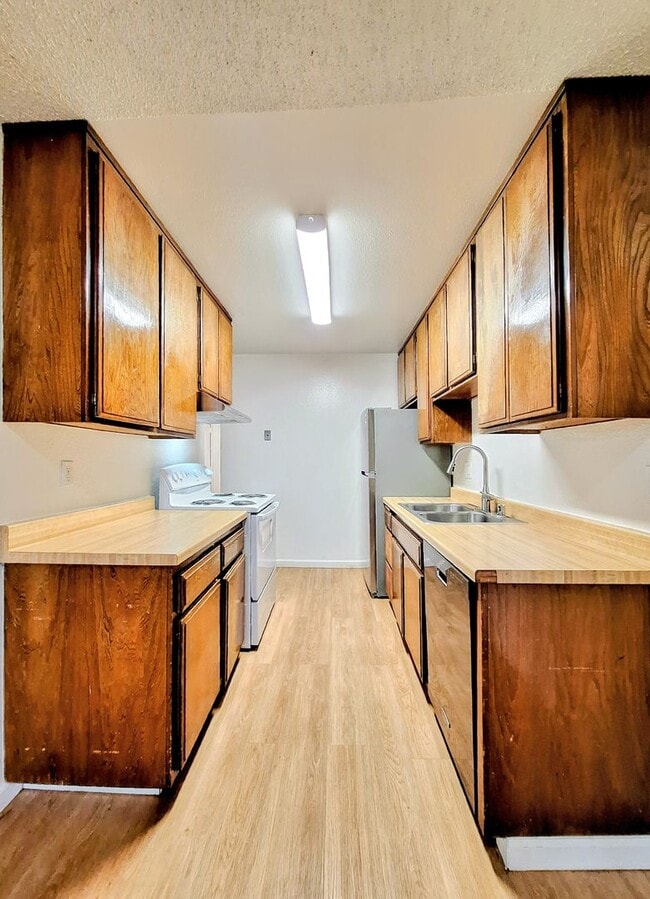 Photo - Beautiful 2bd Condo In Gated Community With Pool, Gym, and On-site Laundry Unit 238