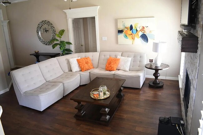 Photo - 5100 Chesterfield Pl