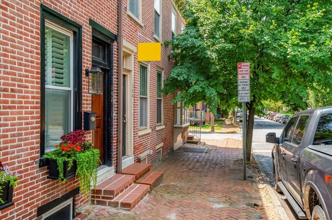 Building Photo - Student Rental: Available 6/15/26, 2B/1B close to WCU!