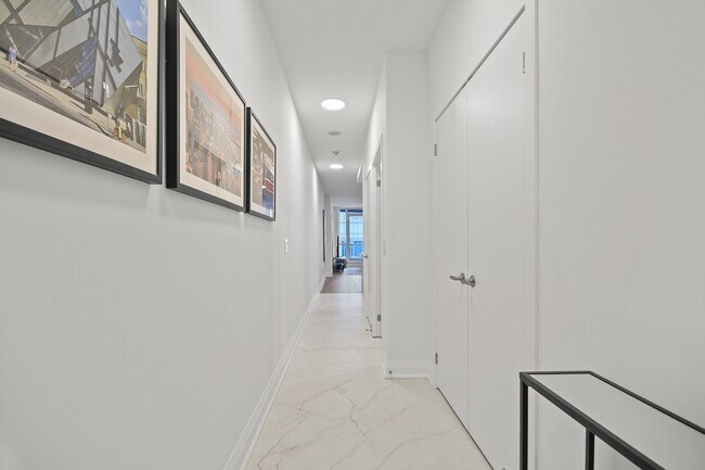 Photo - 208 Queens Quay W