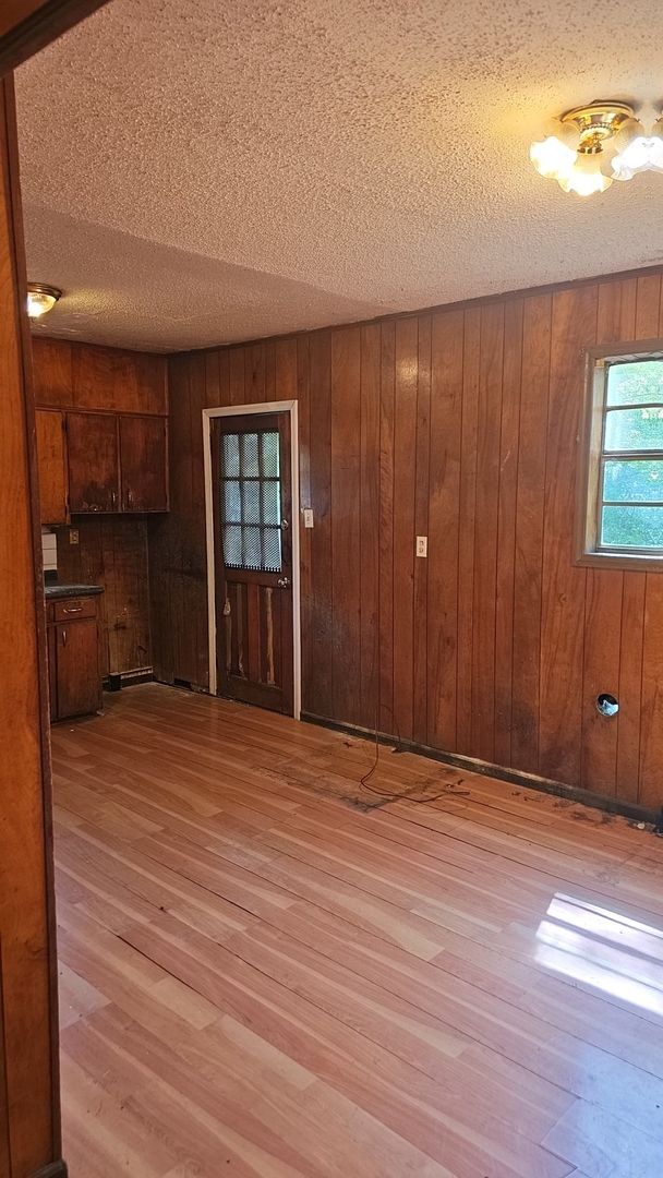Photo - PRICE REDUCED!! OCTOBER MOVE IN SPECIAL- F...