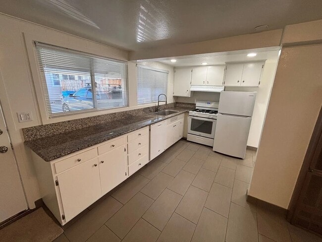 Kitchen - 731 Brigham Ave