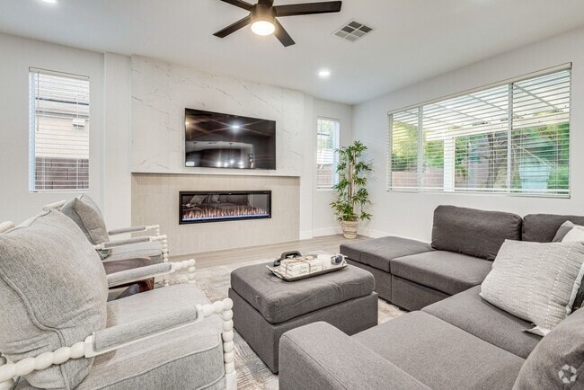 Building Photo - FULLY FURNISHED! Exudes sophistication wit... Rental