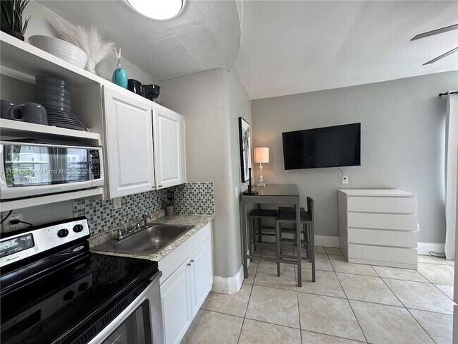 Building Photo - 726 8th St Unit 1 Rental