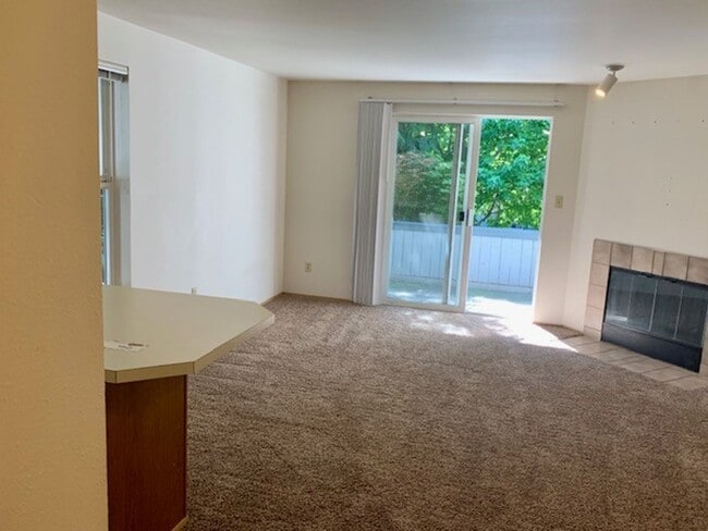 Photo - 6016 Fauntleroy Wy SW Unidad 102