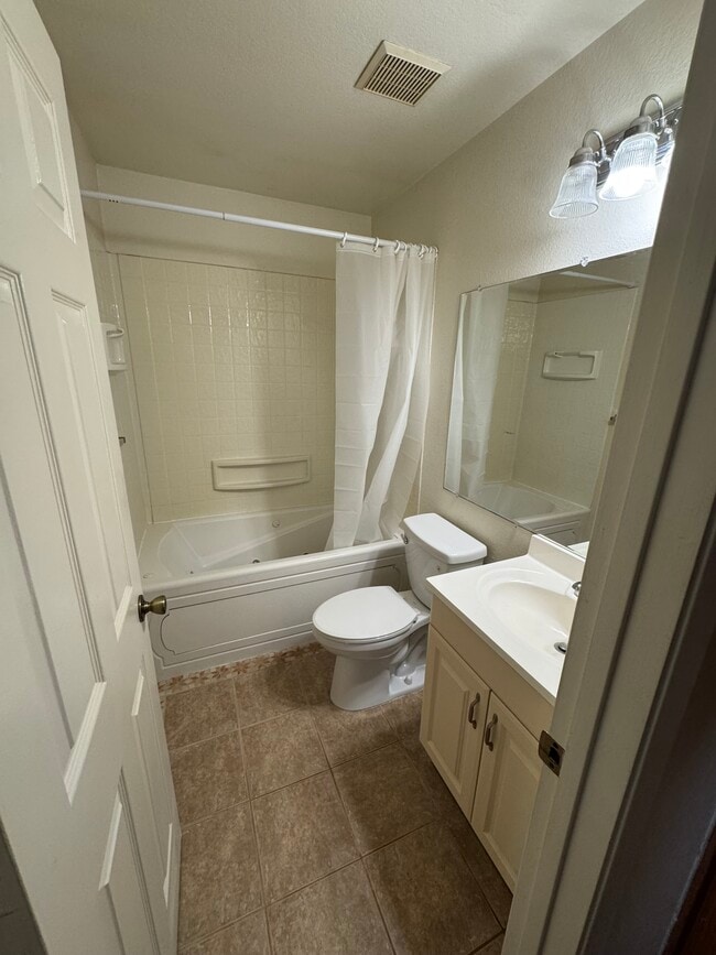 Hall bath - 5148 Keystone Ave