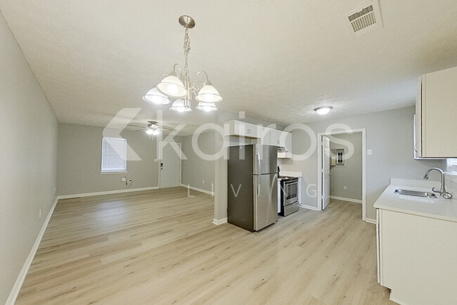 Photo - 320 Deer Park Dr