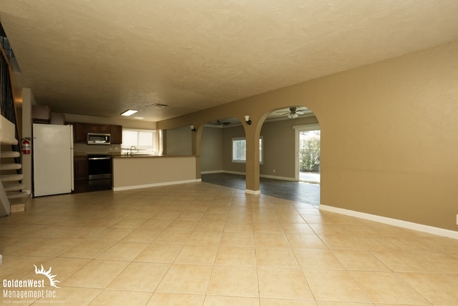 Photo - Spacious 4Bdm 2.5Ba Home with Loft in Las Vegas